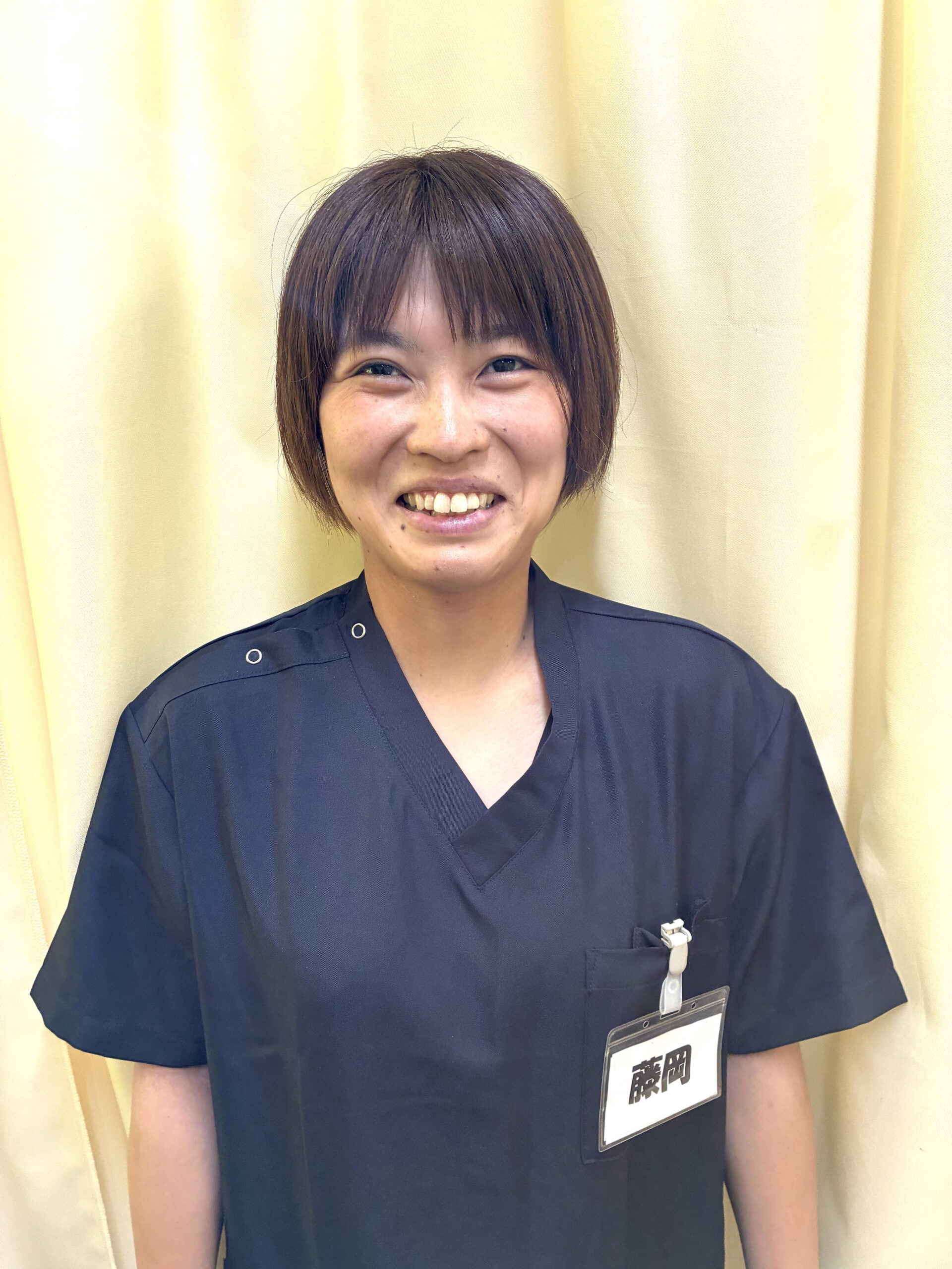 スタッフの顔写真